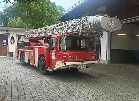 Drehleiter für Montagearbeiten Drehleiter für Montagearbeiten
